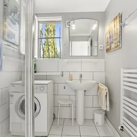 Dorene Apartment *