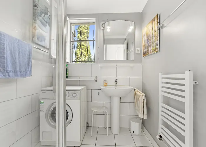 Dorene Apartment *